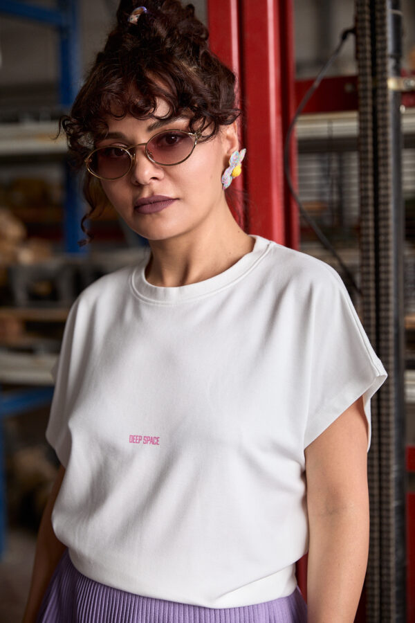 Kadın Ekru Düz Düşük Kol T-Shirt - Pembe Baskılı